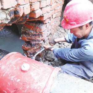 安徽阜陽：不畏烈日，他們走遍大街小巷