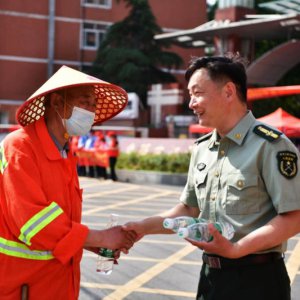 助力高考，阜城環(huán)衛(wèi)工人在行動(dòng)